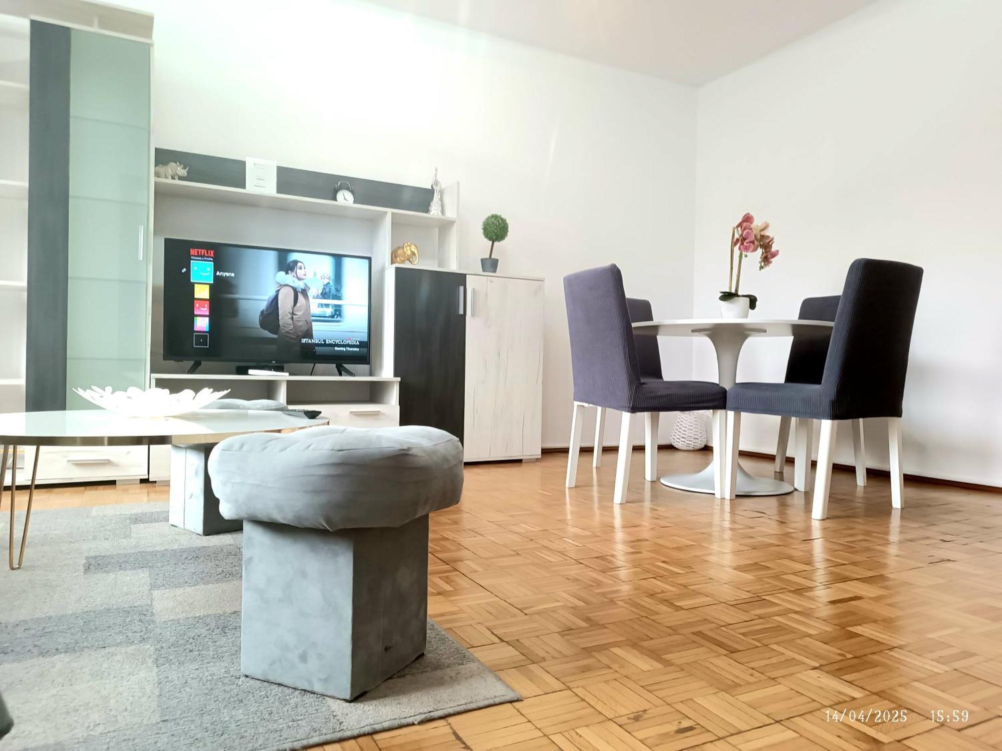 Chic Sanctuary One-bedroom Retreat With Spectacular Landmark Views Of The Concert Hall Bucharest