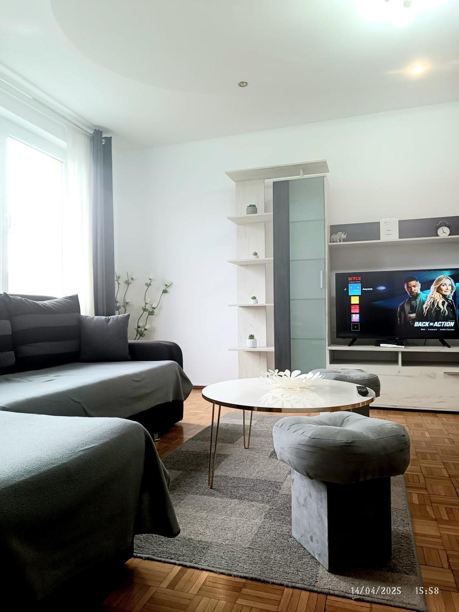 Apartment Chic Sanctuary One-bedroom Retreat With Spectacular Landmark Views Of The Concert Hall *