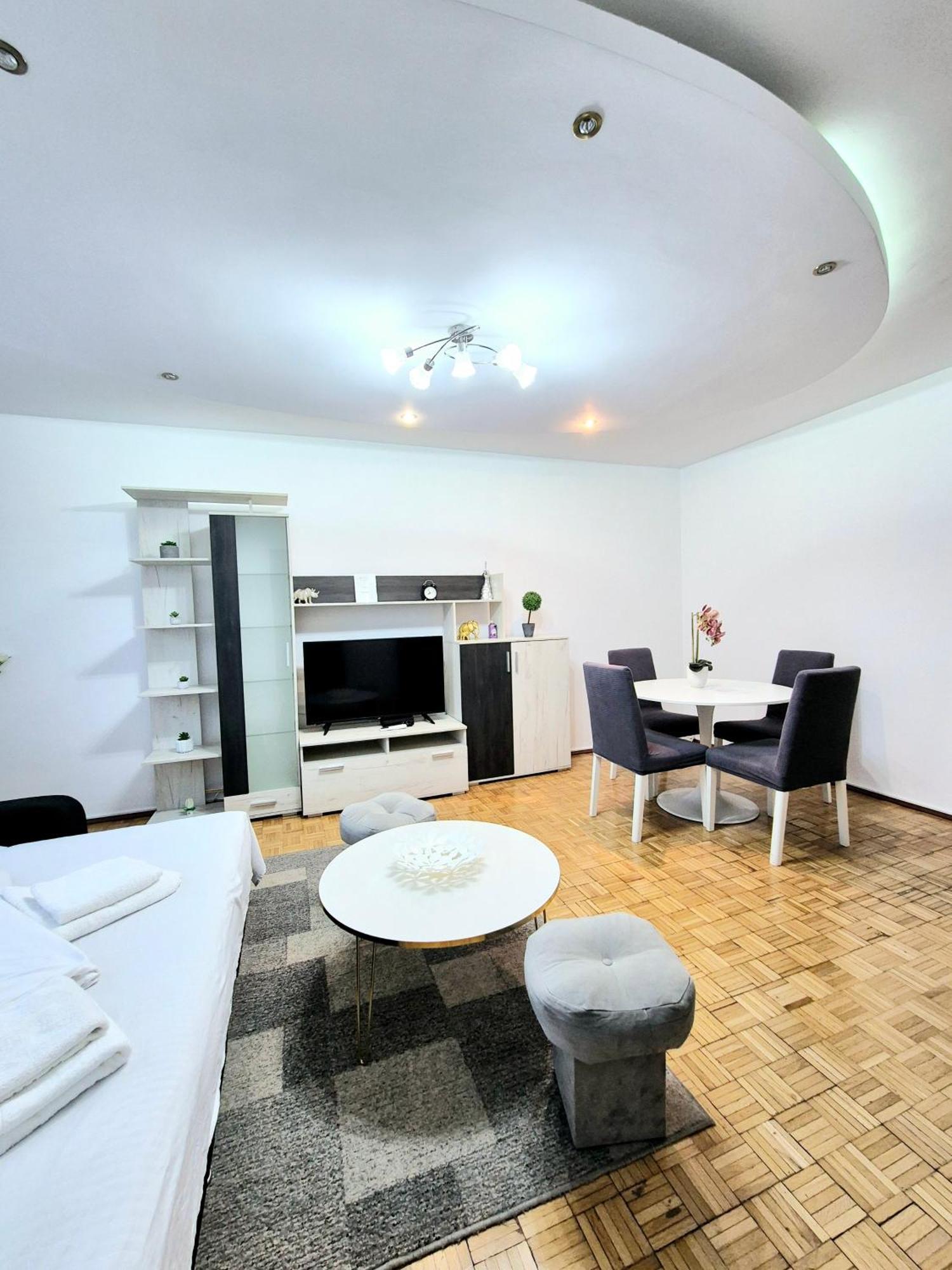 Chic Sanctuary One-bedroom Retreat With Spectacular Landmark Views Of The Concert Hall Bucharest