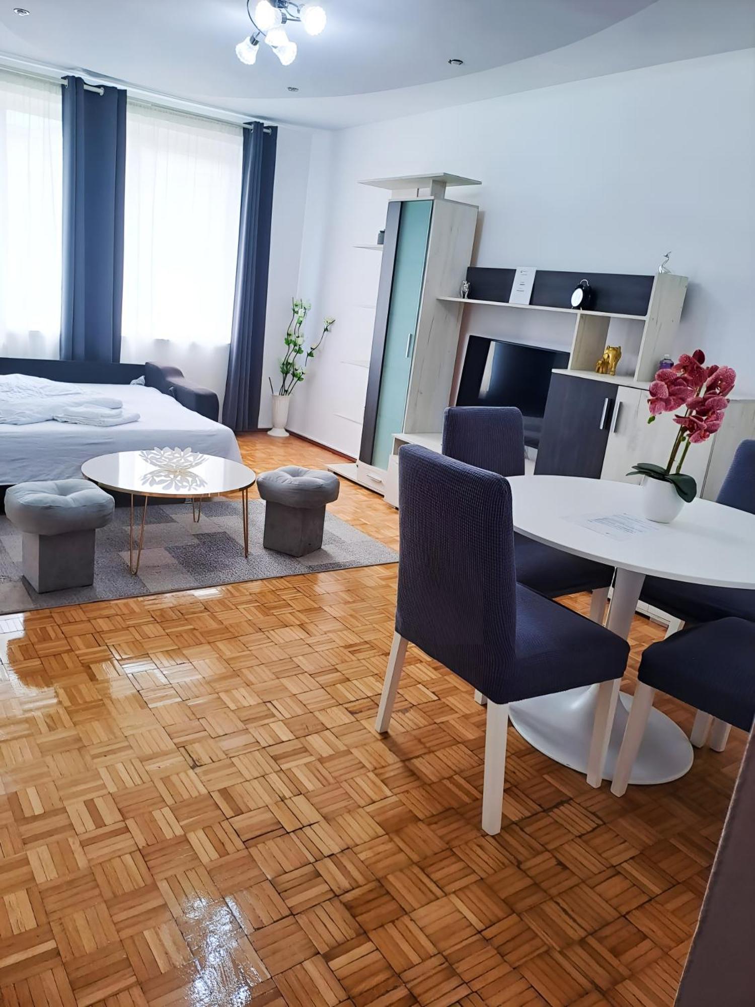 Chic Sanctuary One-bedroom Retreat With Spectacular Landmark Views Of The Concert Hall * Bucharest